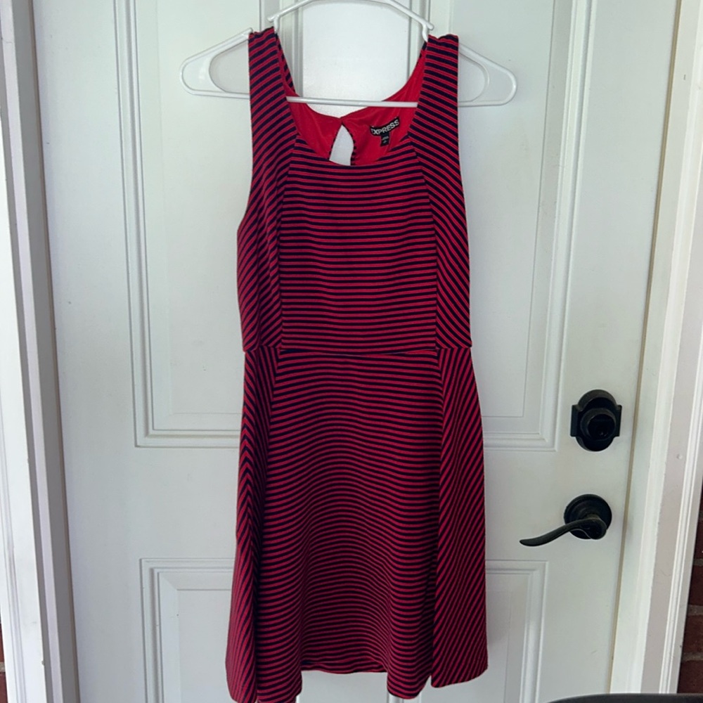 Express dress - Picture 1 of 6